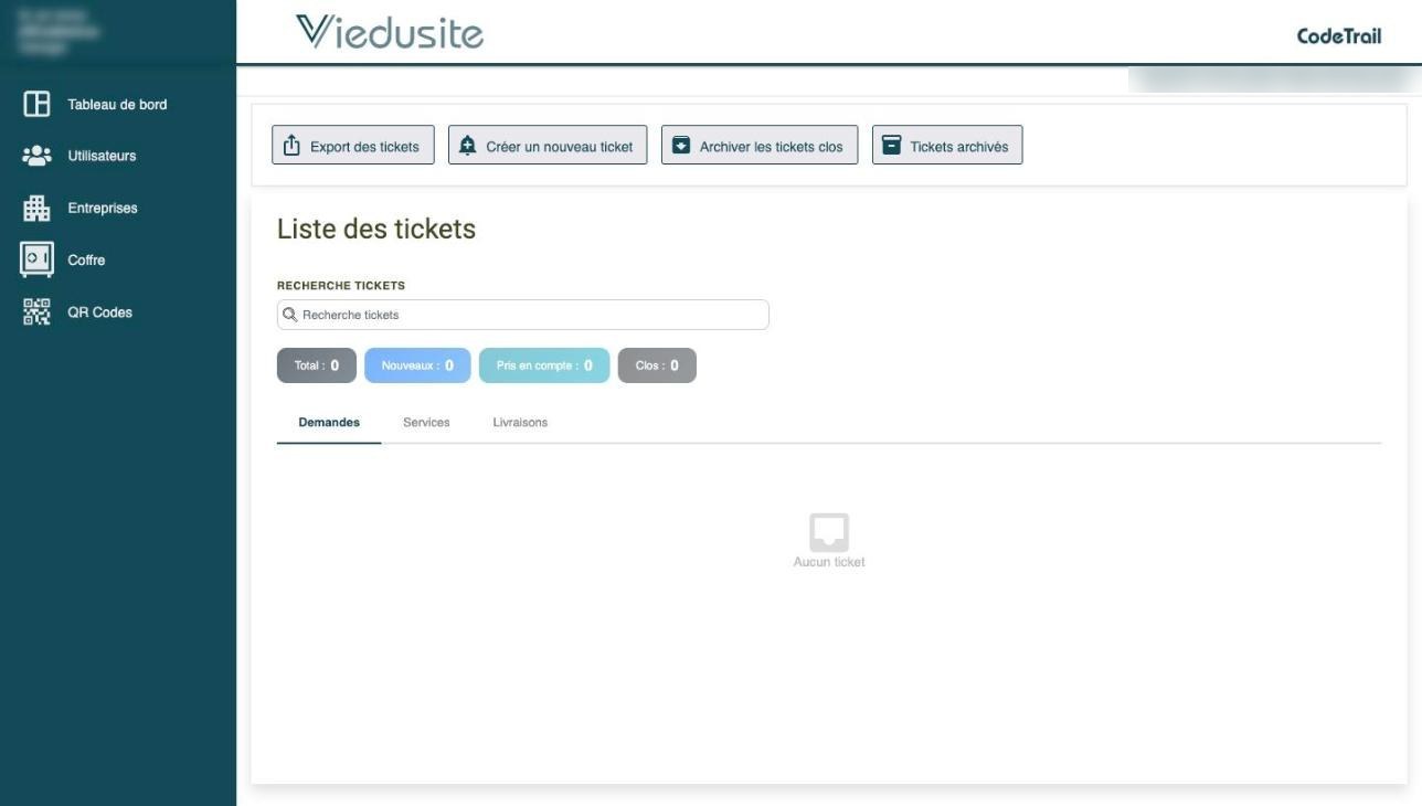 L’espace tickets : compteurs par statut et onglets Demandes, Services, Livraisons.